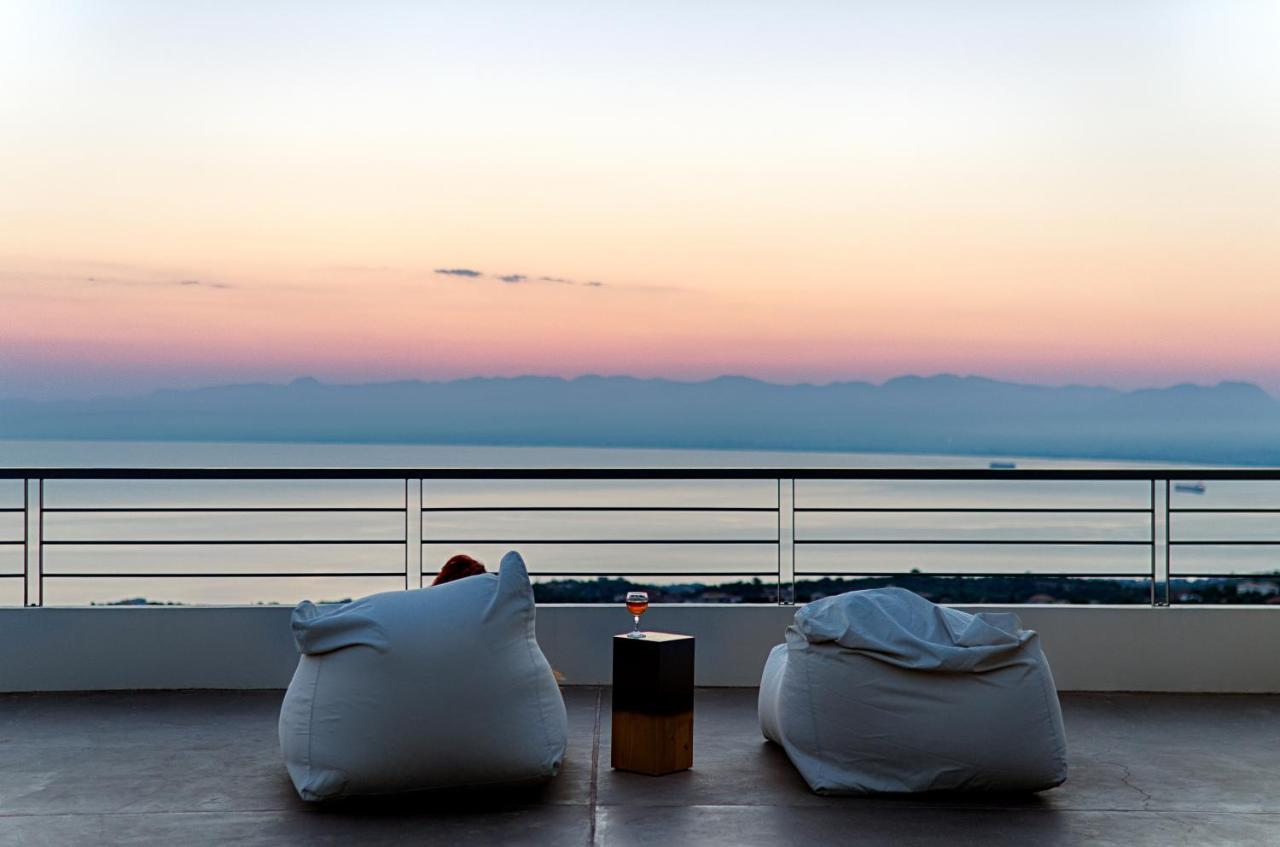 Euphoria Suites Avia Экстерьер фото